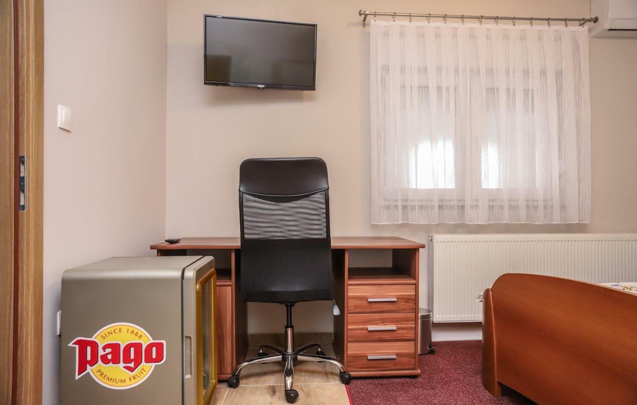 Hotel Zrinski Копривница Екстериор снимка